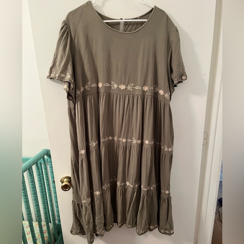 Olive flowy, midi dress